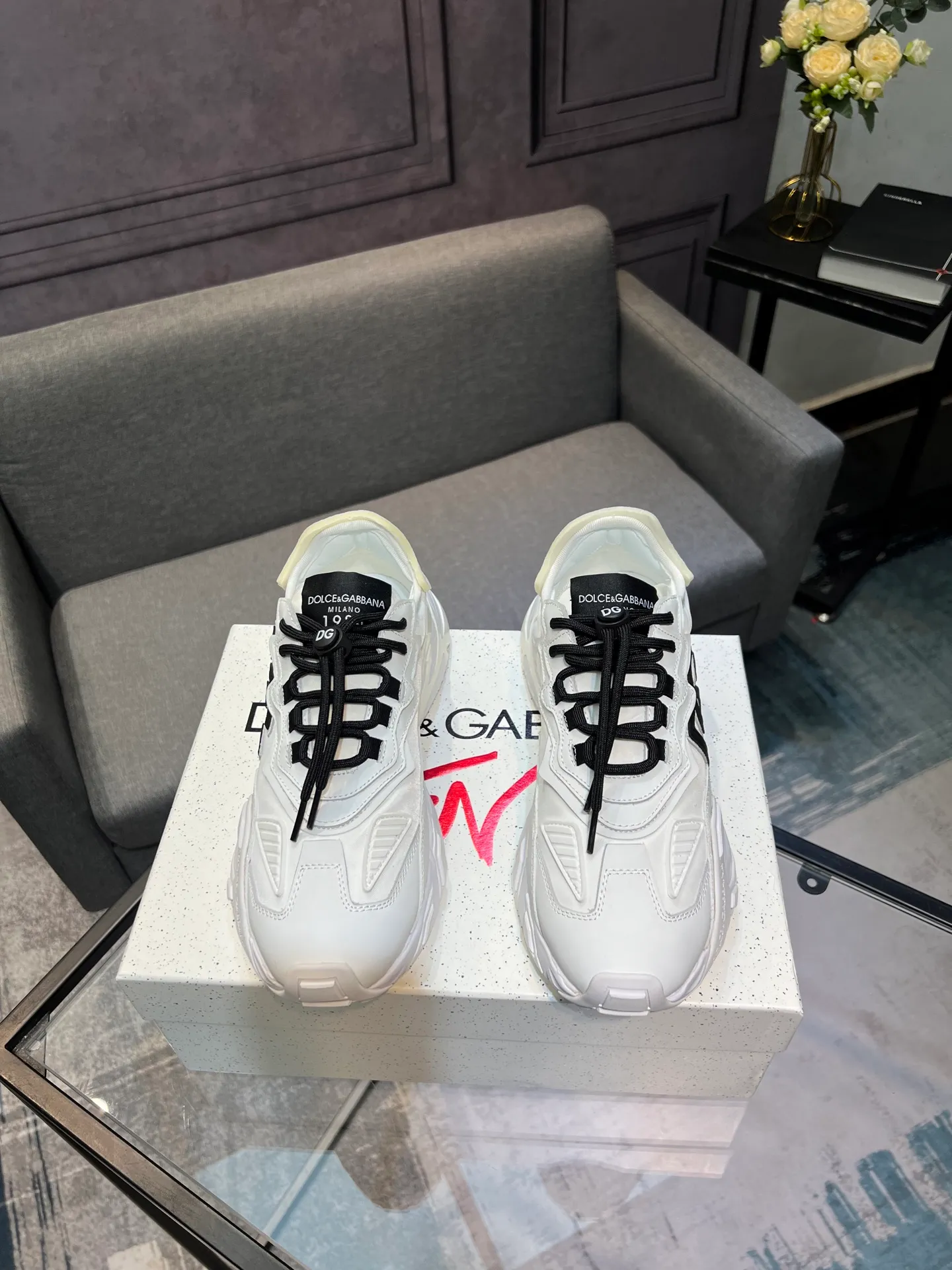 Men's shoes 💰580 Dolce&Gabbana D&G's latest casual sneakers. Original purchase, development and production. DG's latest explosion. The tongue has the brand's iconic details. It is fashionable and versatile and can add luster to various looks. Create an exquisite design with unique dynamic vitality and modern atmosphere, showing modern and elegant style. Exquisite packaging at the delivery counter🛍📦 ▪️Fabric: Original customized cowhide, lining: Original customized breathable lining, Size: Men's 38-44 (45 46 customized)